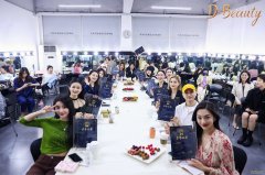美妆达人回炉，抖音美妆携手毛戈